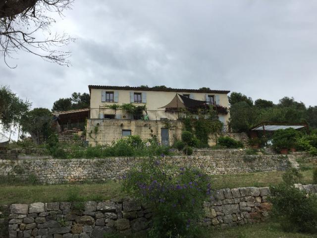 Modernisation de façade légère villa avec aménagement extérieur à Vallauris