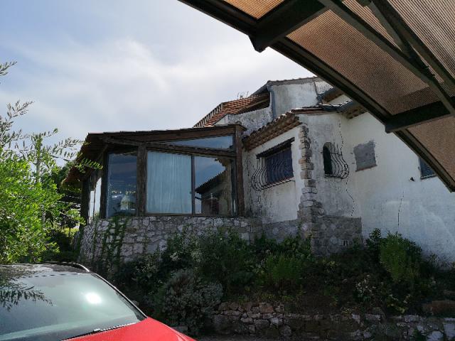 Surélévation lumineuse et moderne avec vue sur les hauteurs de Vallauris