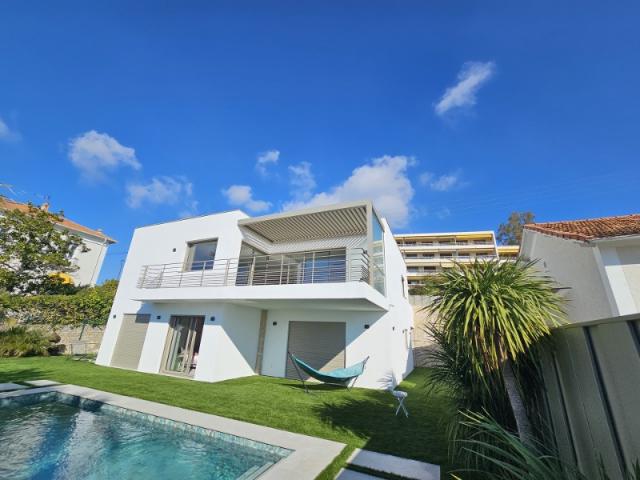 Villa contemporaine au Cannet :  une ancienne résidence réinventé avec piscine