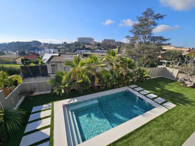 Villa contemporaine au Cannet :  une ancienne résidence réinventé avec piscine